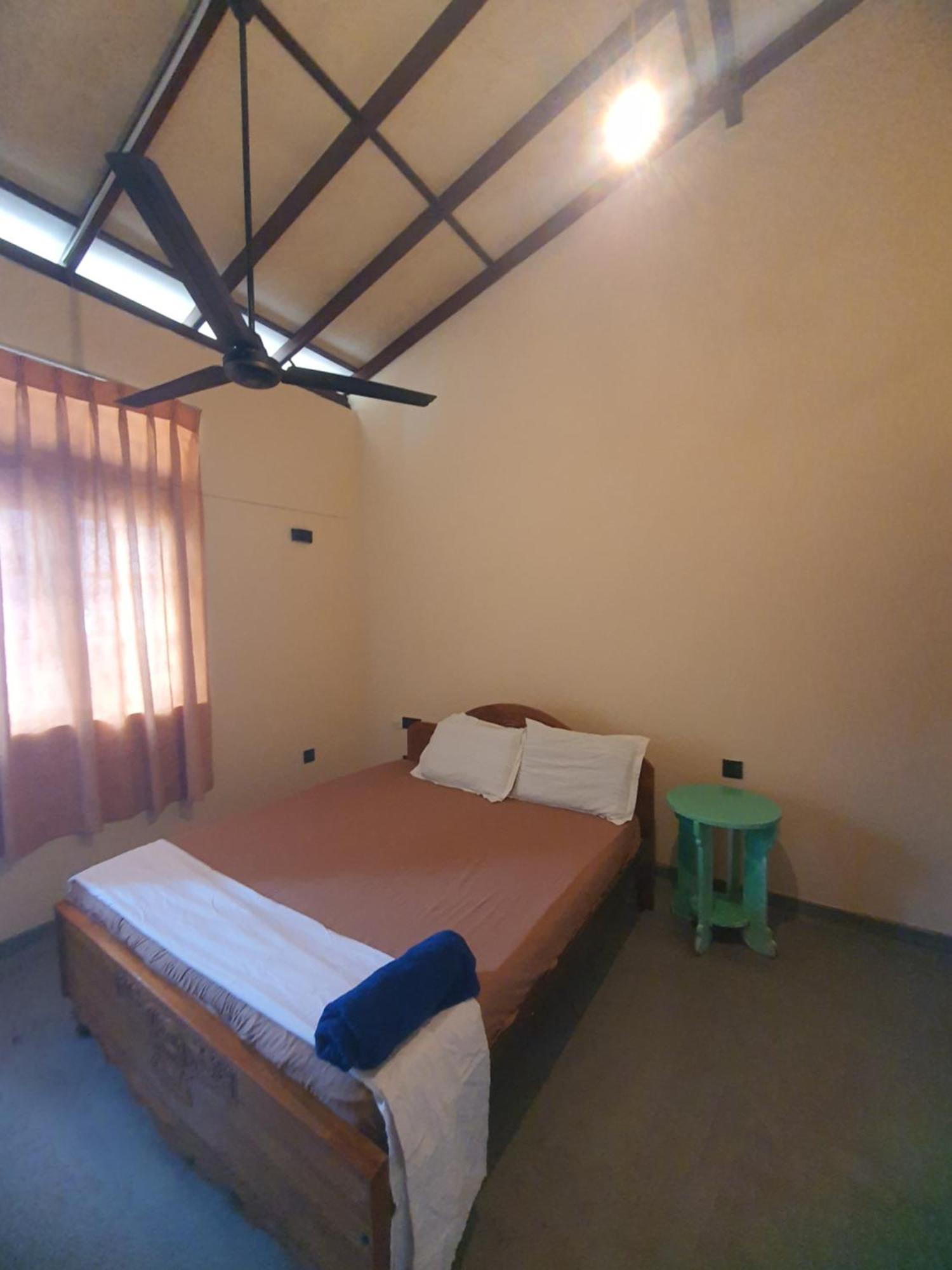 Hill House Guest Hotel Mirissa Quarto foto